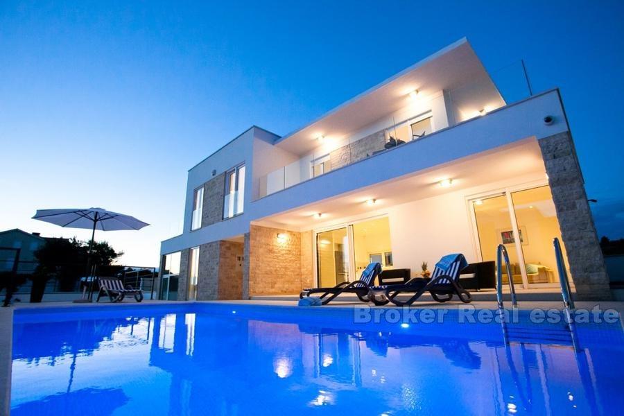 Rogoznica - Moderne Villa mit Pool