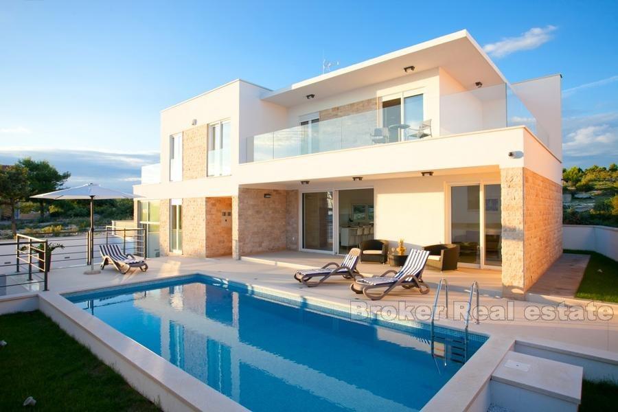 Rogoznica - Moderne Villa mit Pool