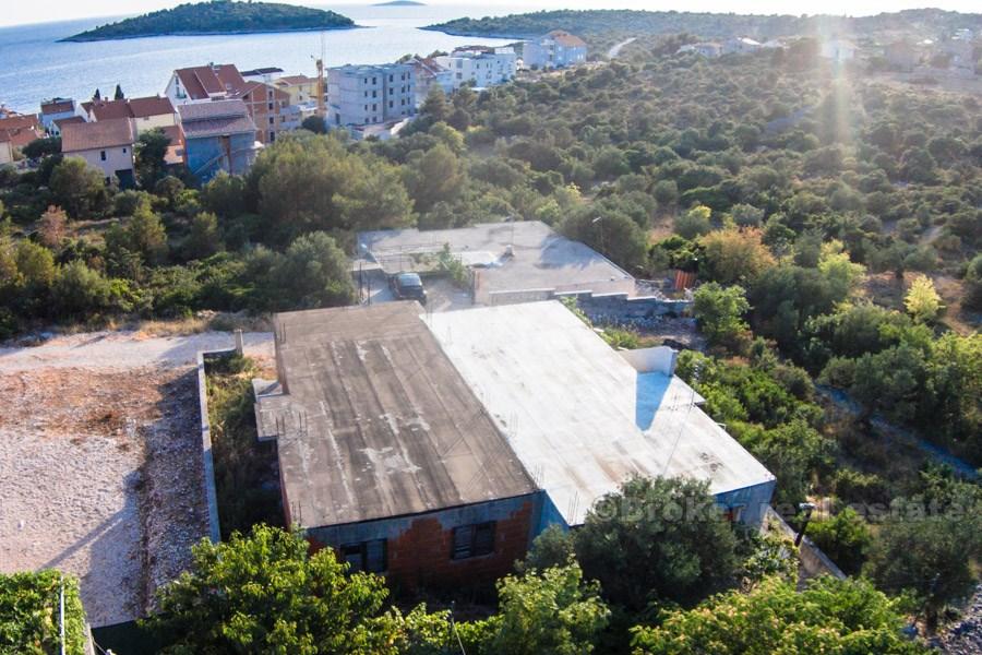 Rogoznica - Samostojeća nedovršena kuća