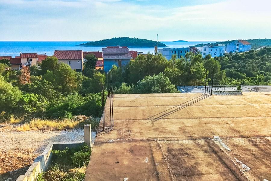 Rogoznica - Samostojeća nedovršena kuća