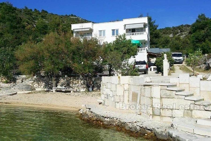 Rogoznica - Eccellente villa in prima fila al mare