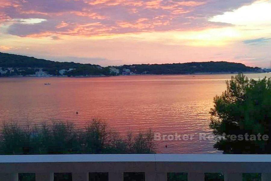 Rogoznica - Výborná vila na prvom rade k moru