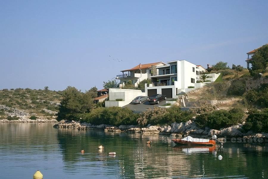 In der Nähe von Primosten, brandneue Villa in erster Reihe zum Meer