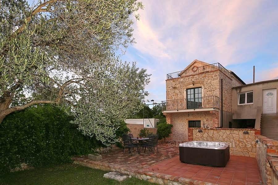 Zadar - Maison en pierre jumelée / villa, entièrement rénovée