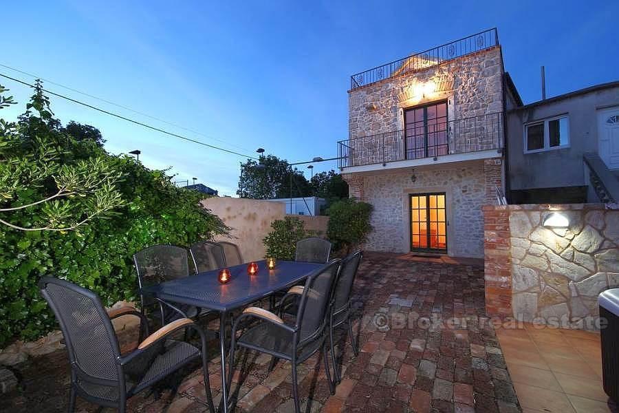 Zadar - Maison en pierre jumelée / villa, entièrement rénovée