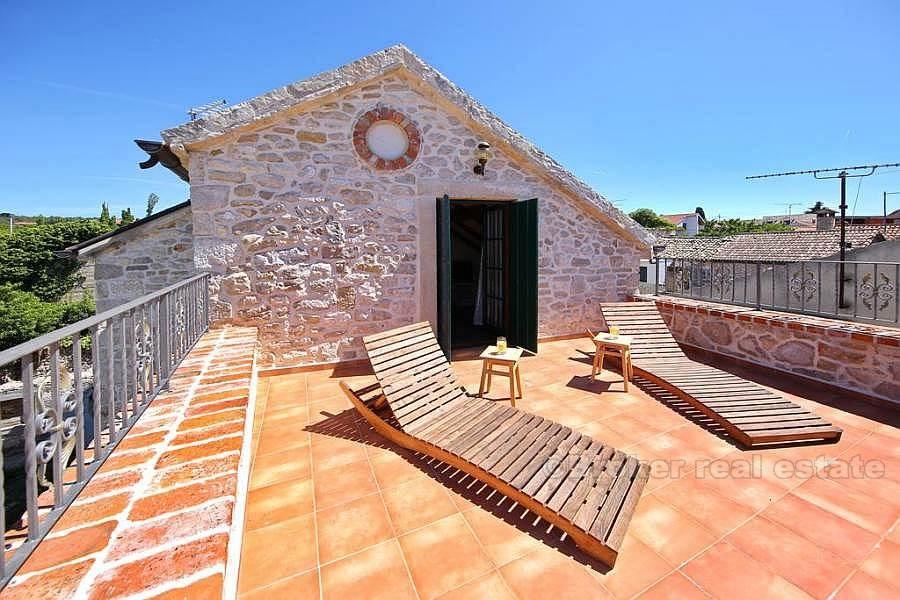 Zadar - Polosamožený kamenný dům / vila, kompletně zrekonstruovaný