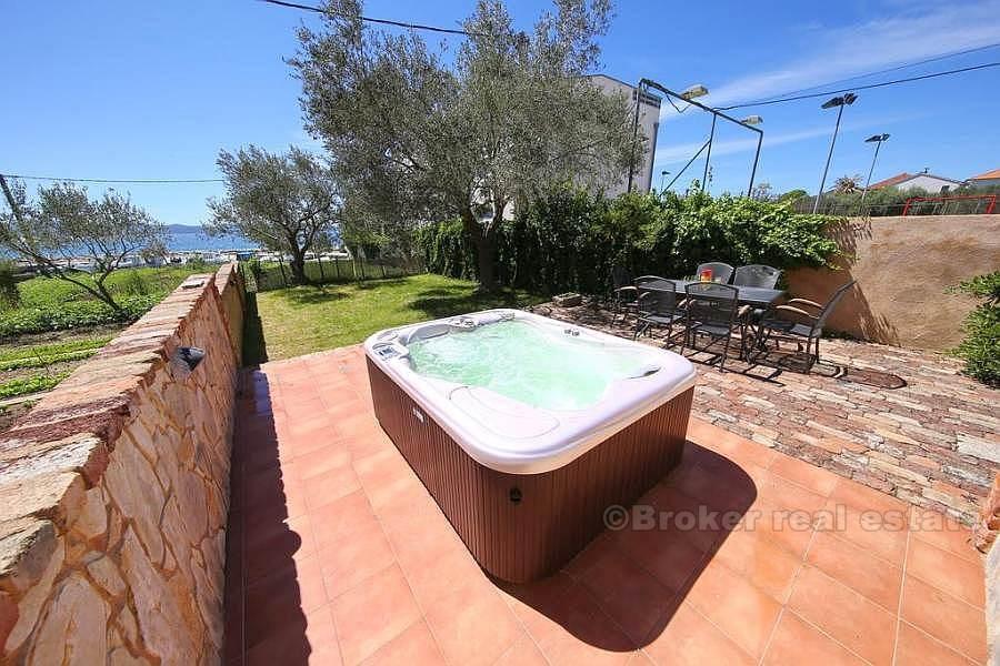 Zadar - Maison en pierre jumelée / villa, entièrement rénovée