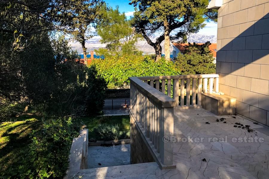 Brač - Krásny kamenný dom s výhľadom na more