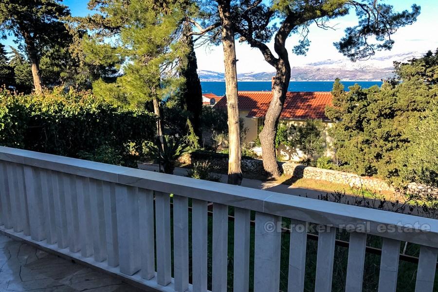 Brac - Belle maison en pierre avec vue sur la mer