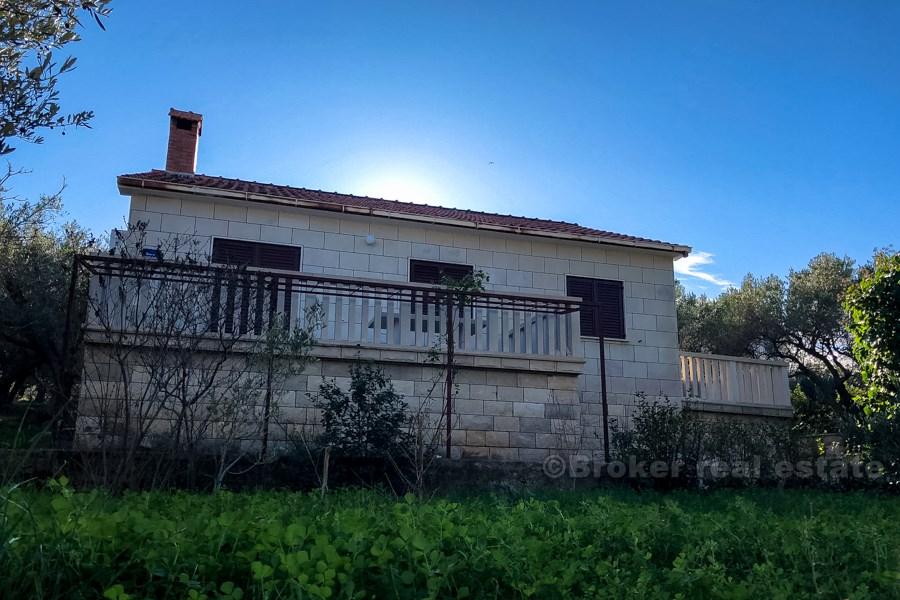 Brac - Belle maison en pierre avec vue sur la mer