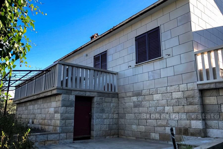 Brac - Belle maison en pierre avec vue sur la mer