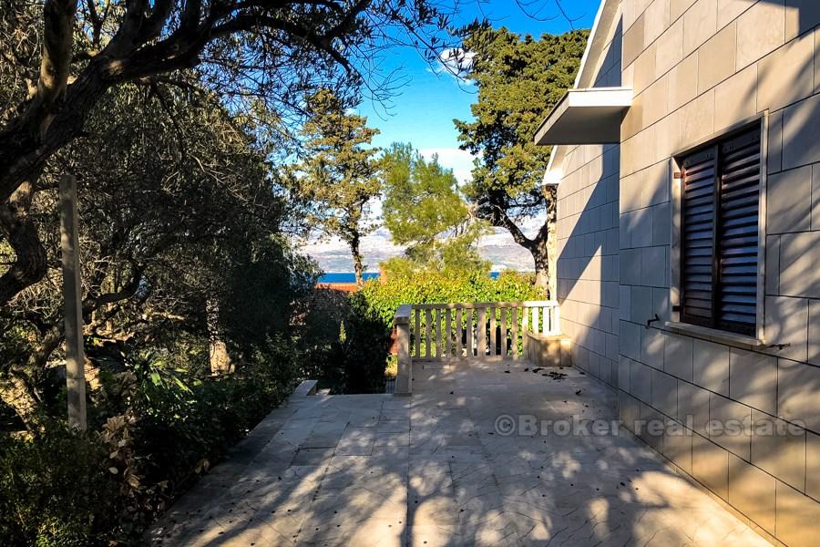 Brac - Belle maison en pierre avec vue sur la mer