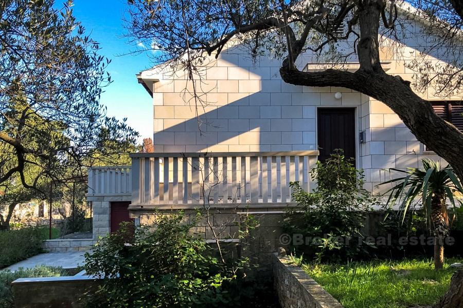 Brac - Belle maison en pierre avec vue sur la mer