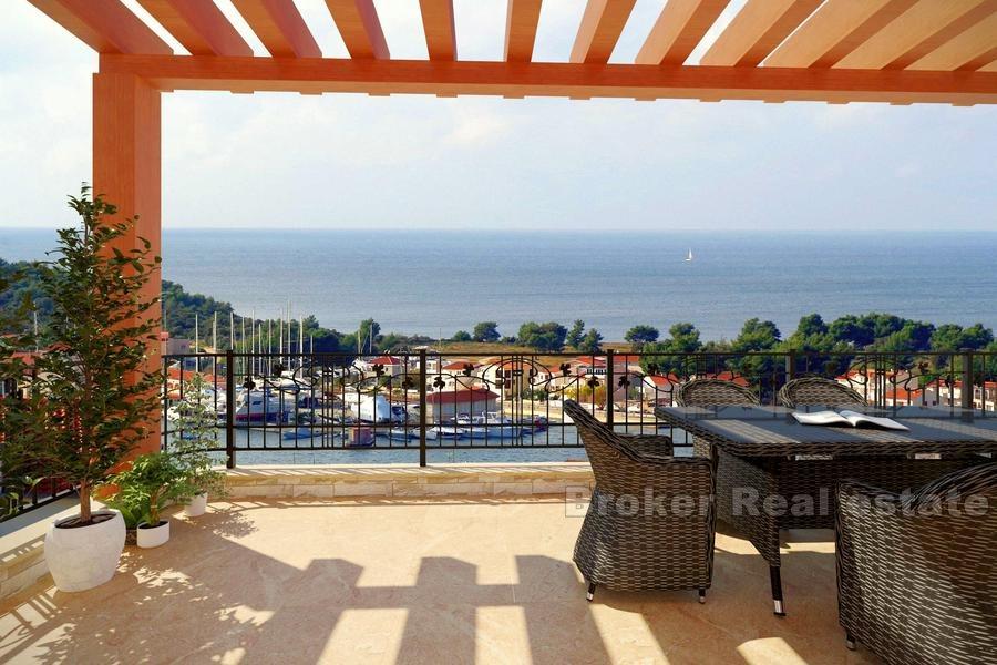 Rogoznica, 5 appartements, à vendre