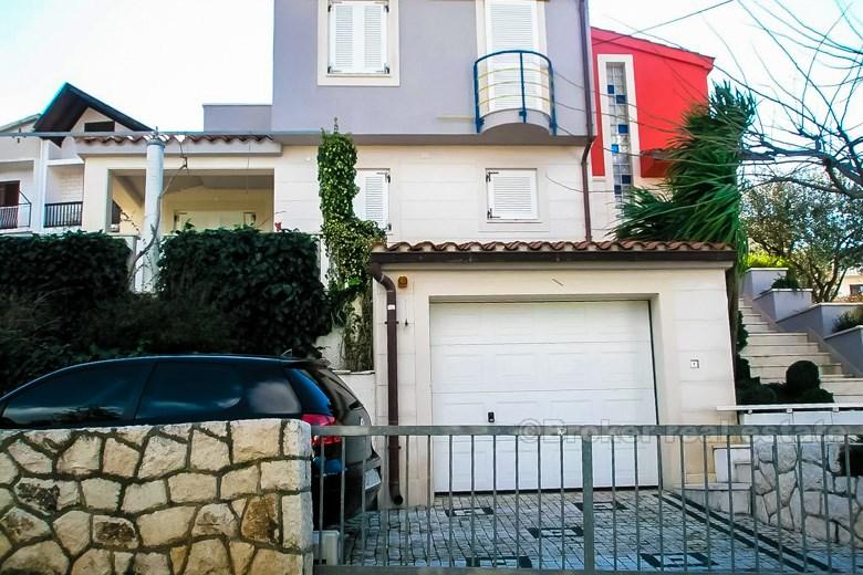 Isola di Ciovo, casa in seconda fila al mare