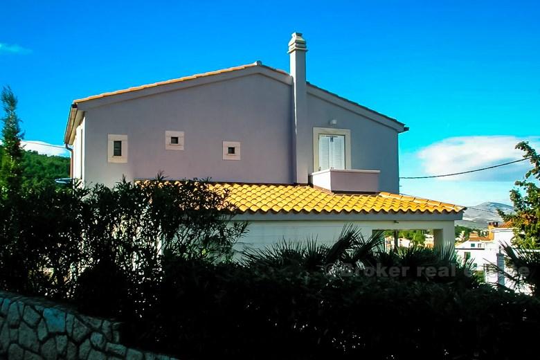 Isola di Ciovo, casa in seconda fila al mare