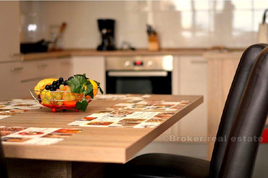 Split, Blatine, tre-roms leilighet