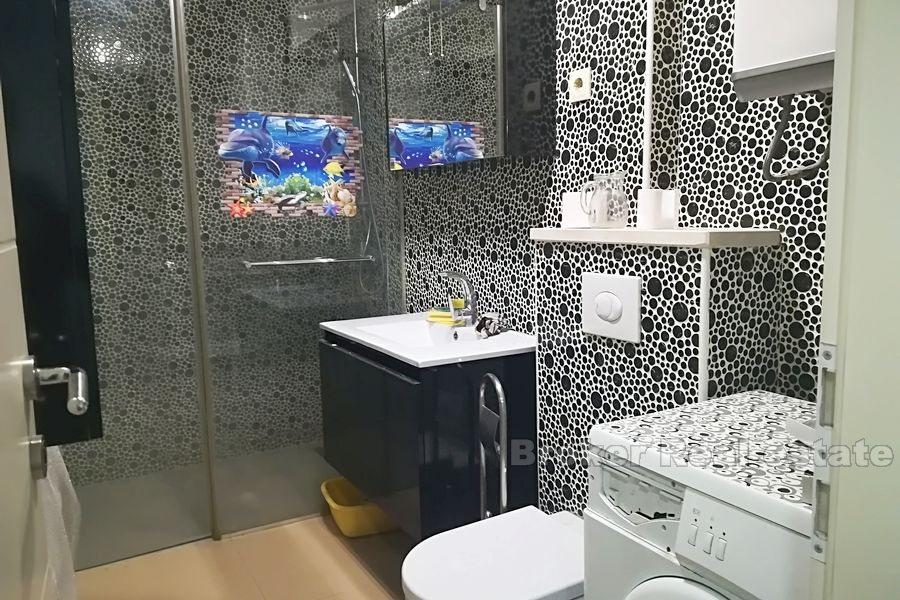 Split, Sukoišan, appartamento con due camere da letto recentemente decorato