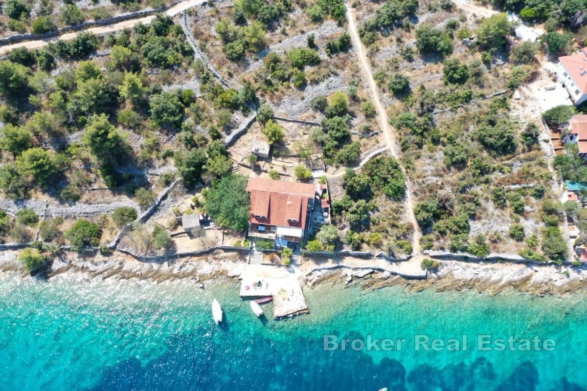 Dom w doskonałej lokalizacji nad morzem na trzech piętrach