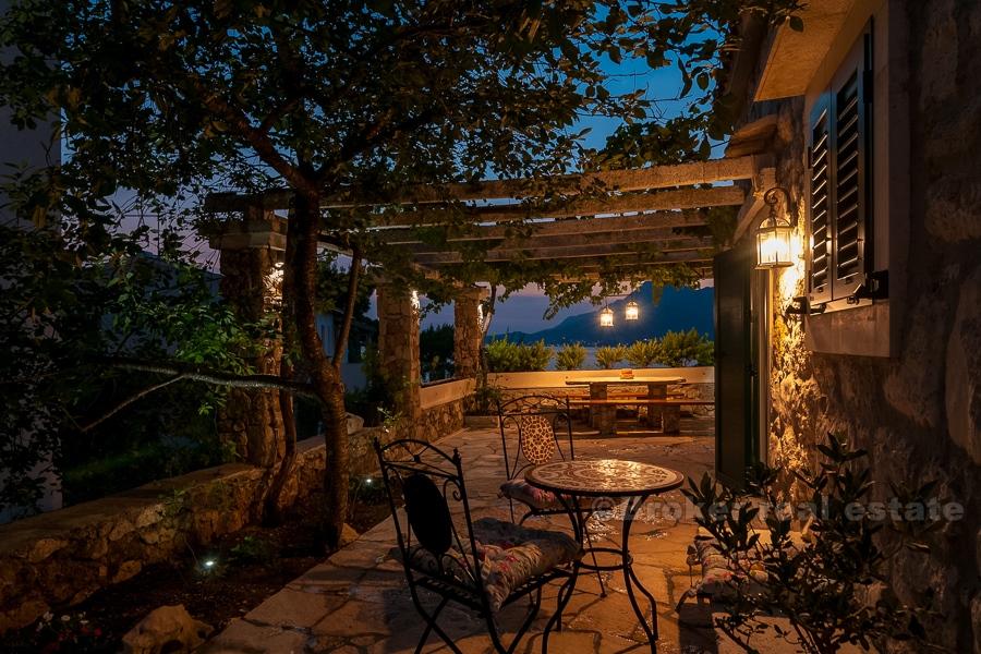 Omis - Casa in pietra con vista sul mare