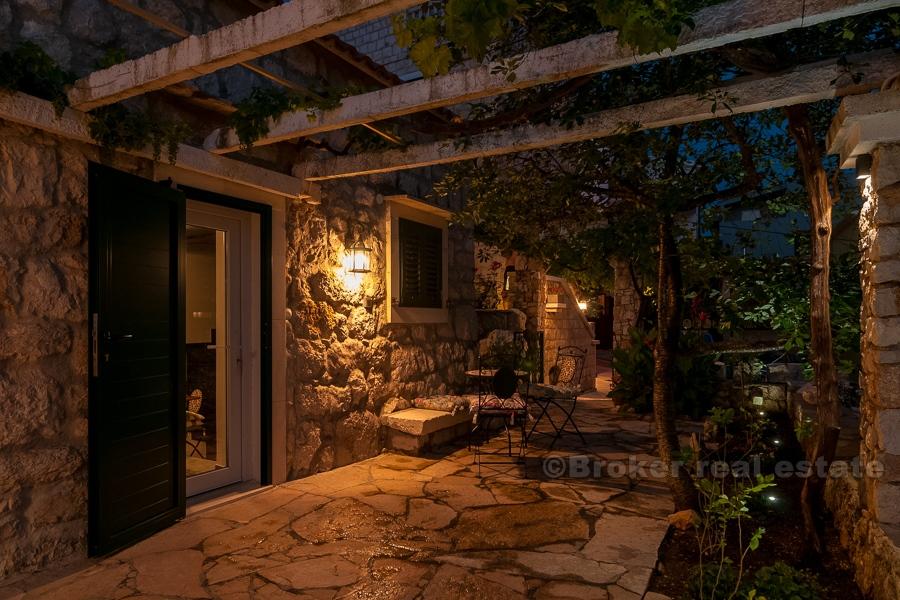 Omis - Maison en pierre avec vue sur la mer