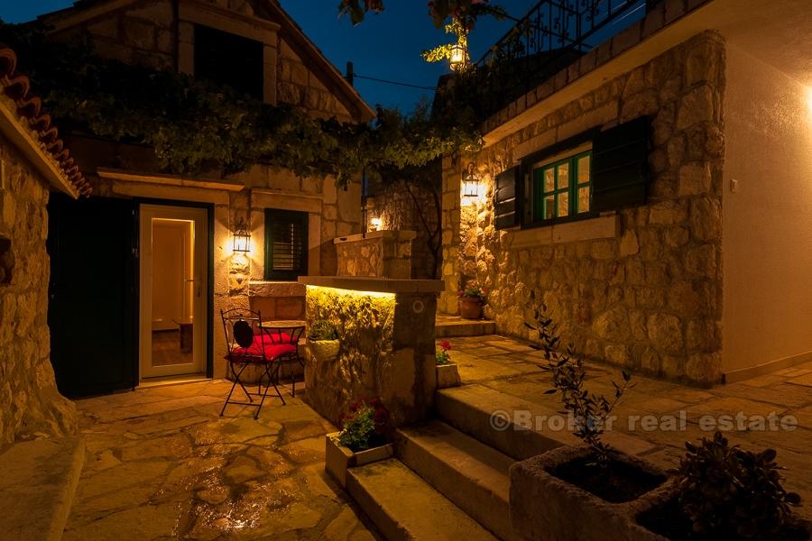 Omis - Maison en pierre avec vue sur la mer