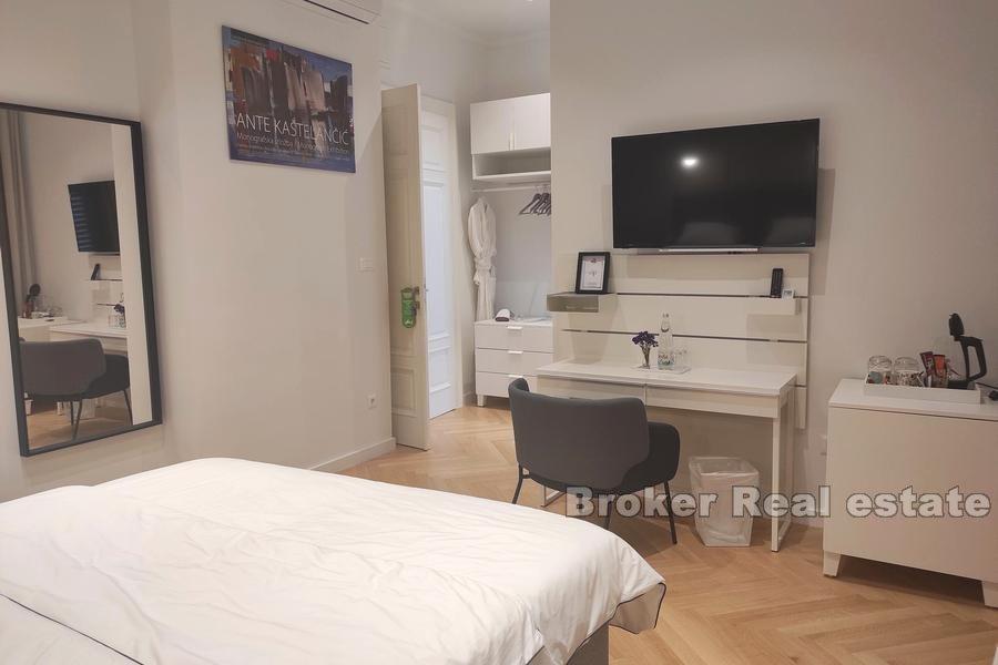 Apartment with 3 bedrooms / units