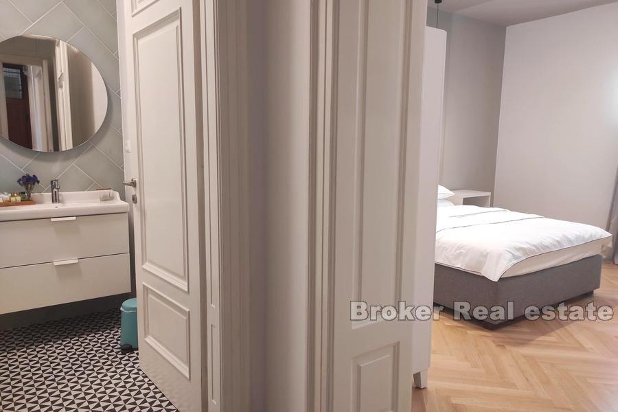 Apartment with 3 bedrooms / units