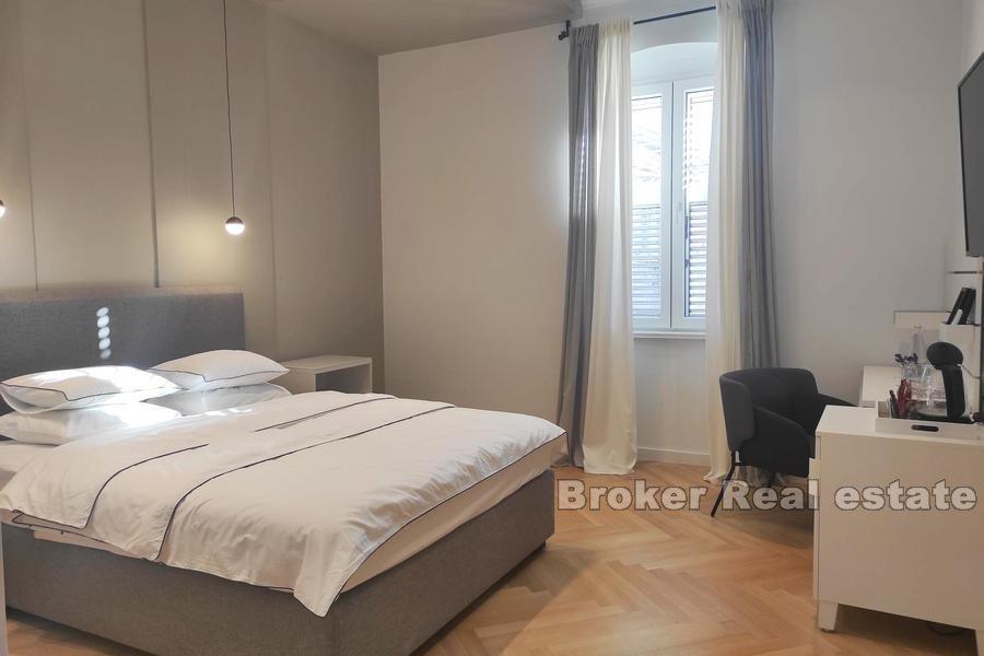 Apartment with 3 bedrooms / units