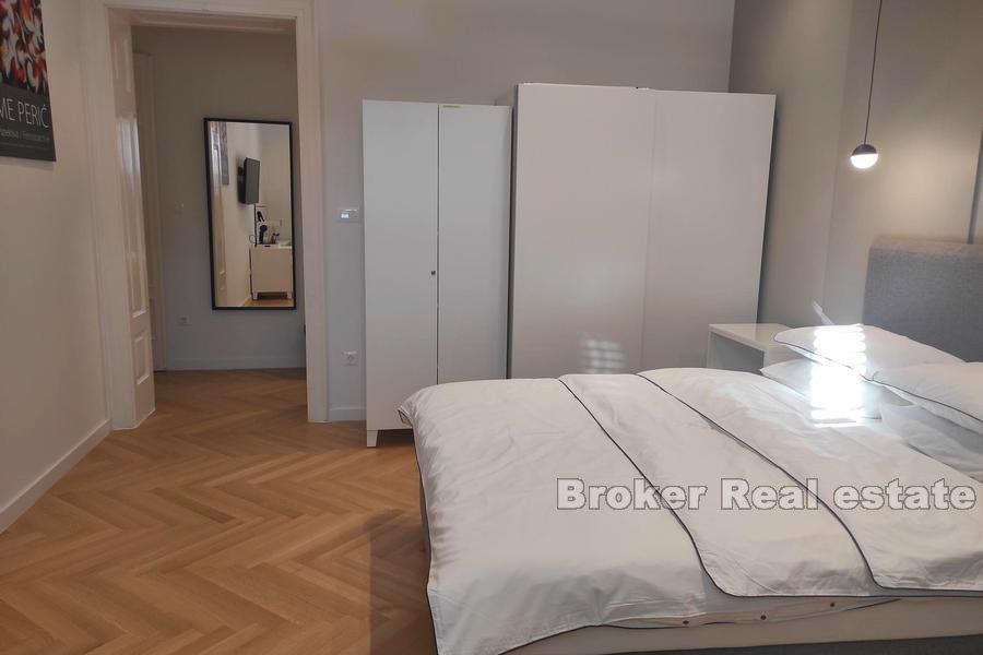 Apartment with 3 bedrooms / units