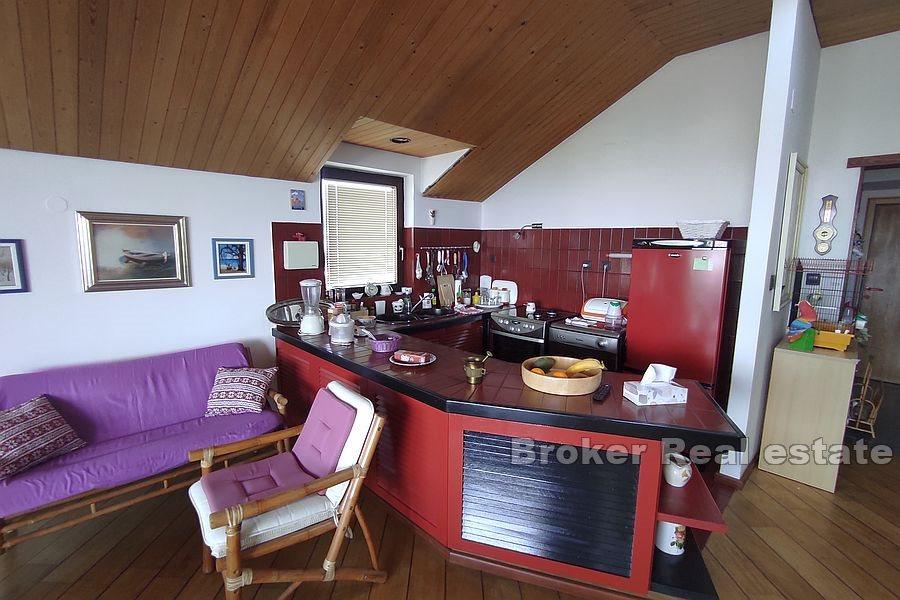 Split - Bol, trosoban stan