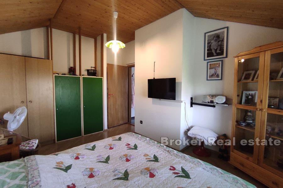 Split - Bol, trosoban stan