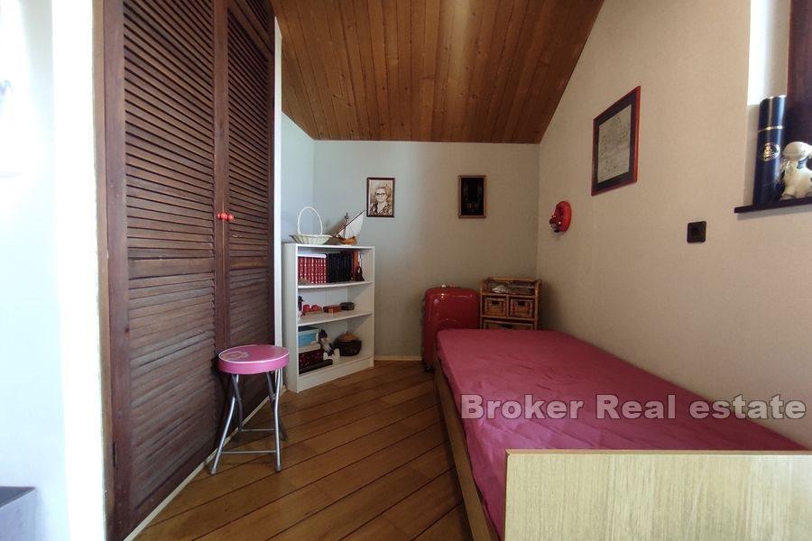 Split - Bol, trosoban stan