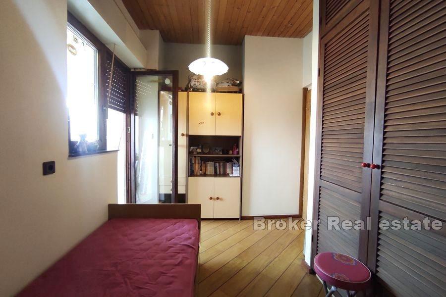 Split - Bol, trosoban stan