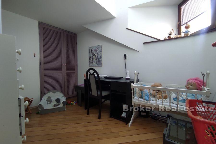 Split - Bol, trosoban stan