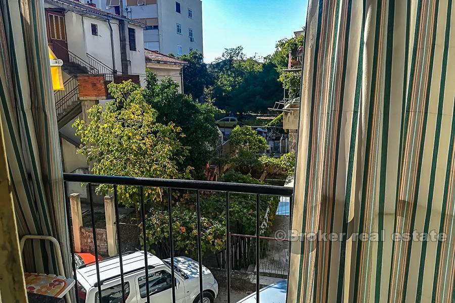 Split, Bol - Trosoban stan