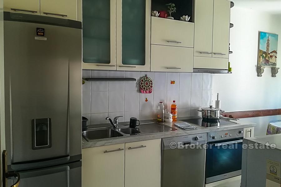 Split, Bol - Trosoban stan