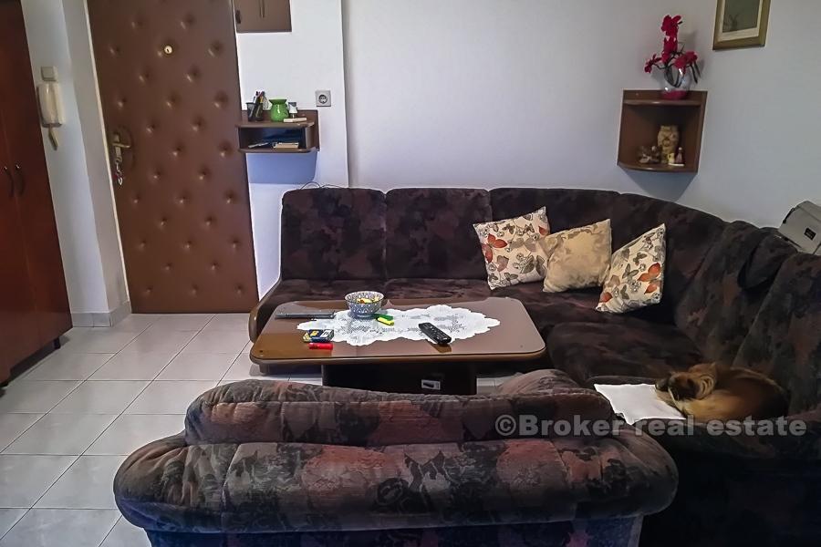 Split, Bol - Trosoban stan