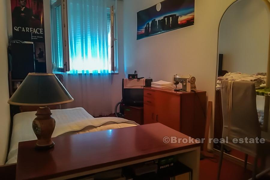 Split, Bol - Trosoban stan