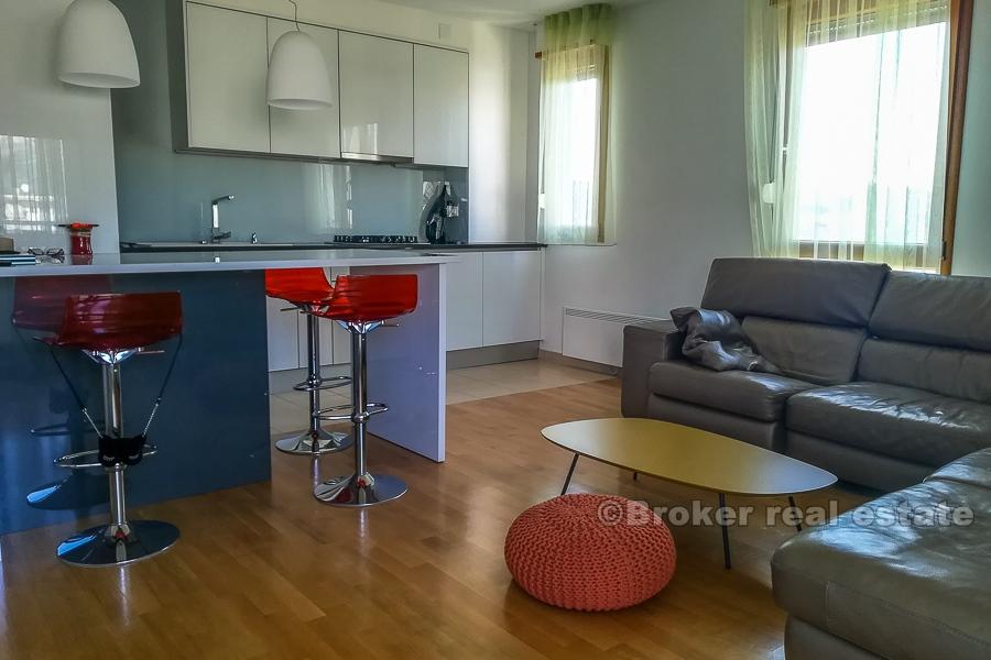 Split, Mejaši, komfortní apartmán se třemi ložnicemi