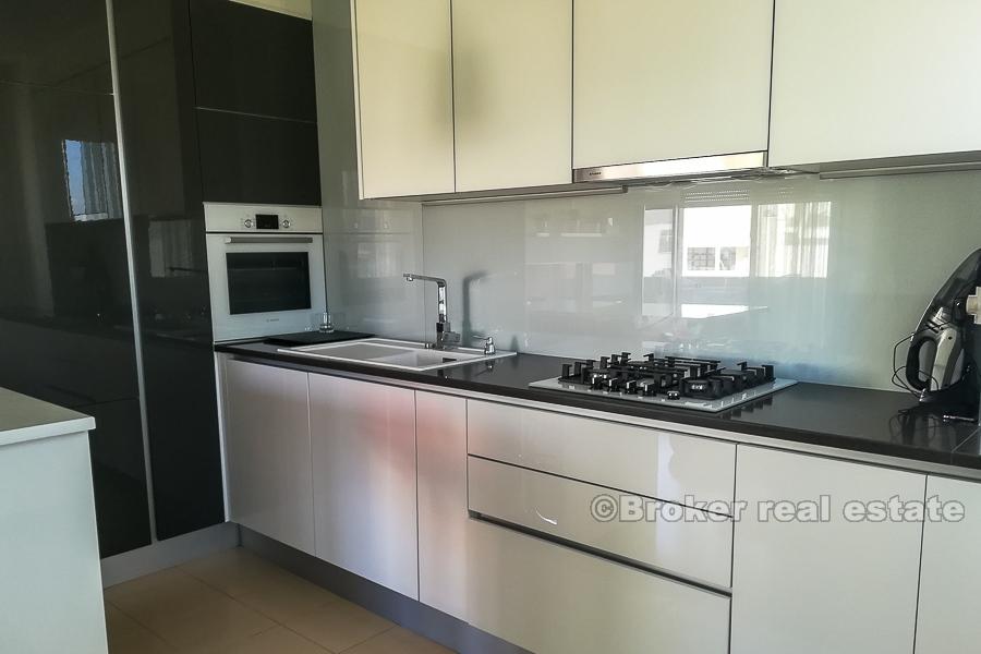 Split, Mejasi, confortable appartement de trois chambres