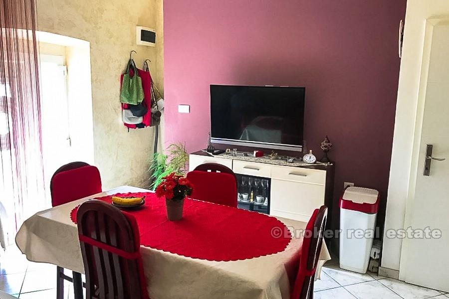 Øya Vis, steinhus med verftet