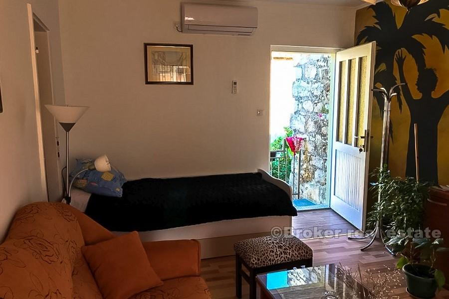 Øya Vis, steinhus med verftet