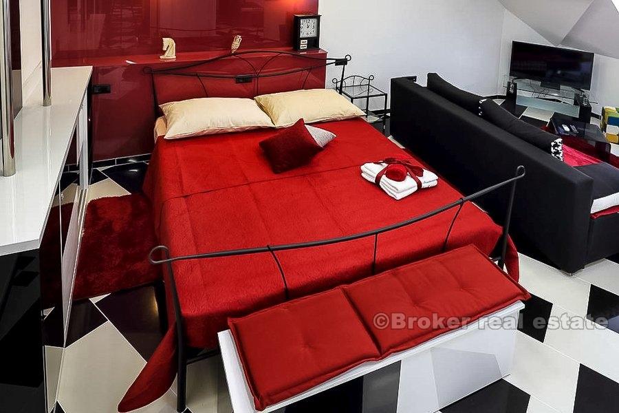 Split, Center, to studioleiligheter