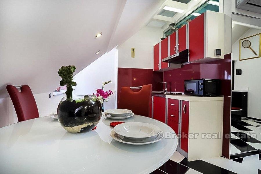 Split, Center, to studioleiligheter