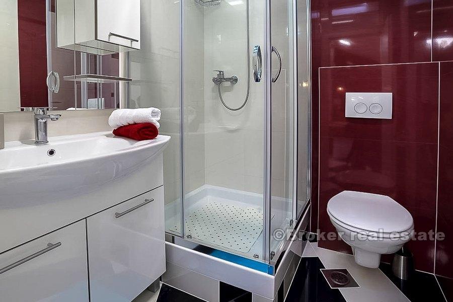 Split, Center, to studioleiligheter