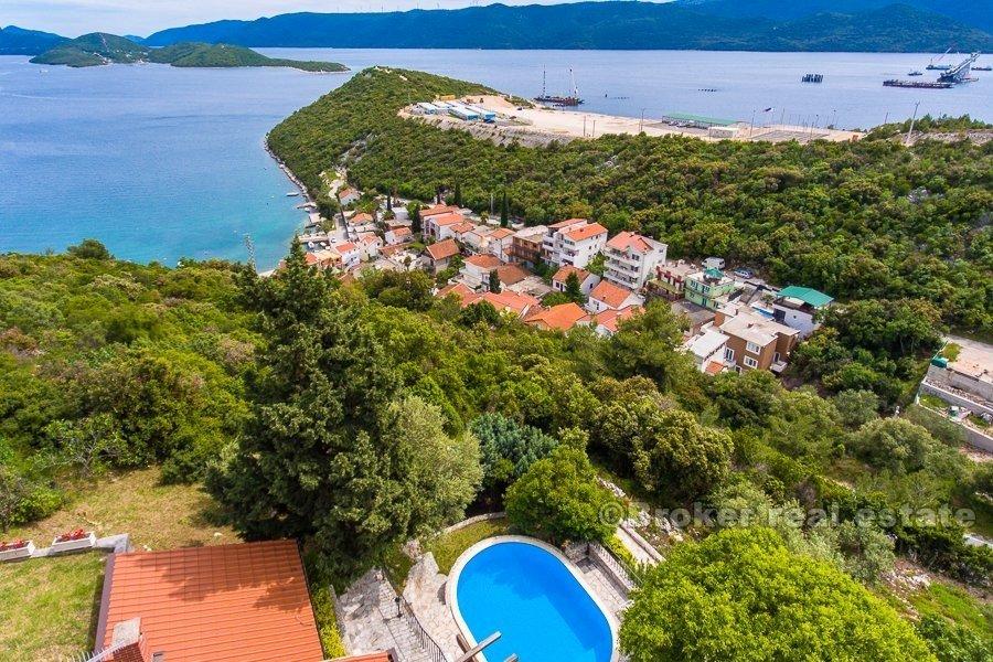 Плоче, две виллы с видом на море