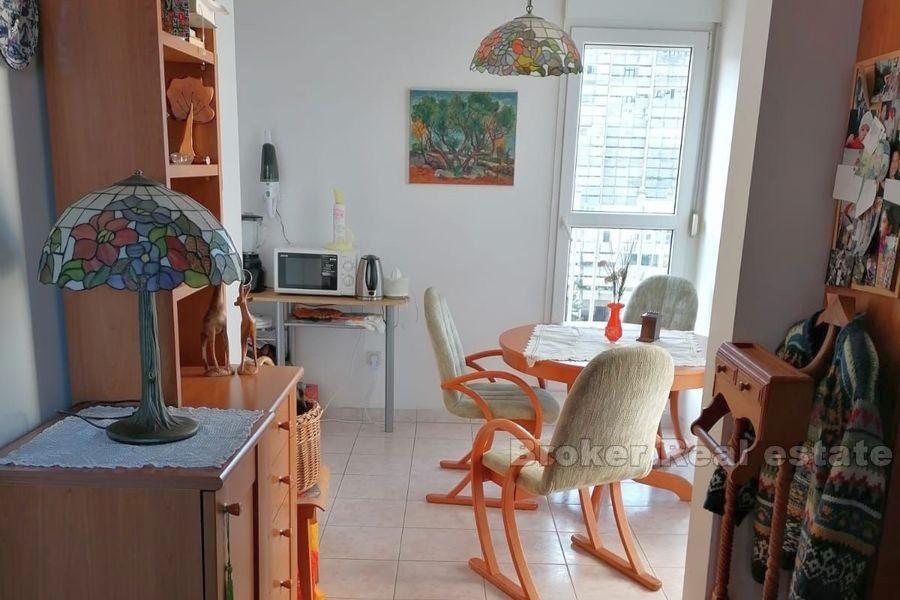 Сплит, Трстеник, солнечная квартира с двумя спальнями