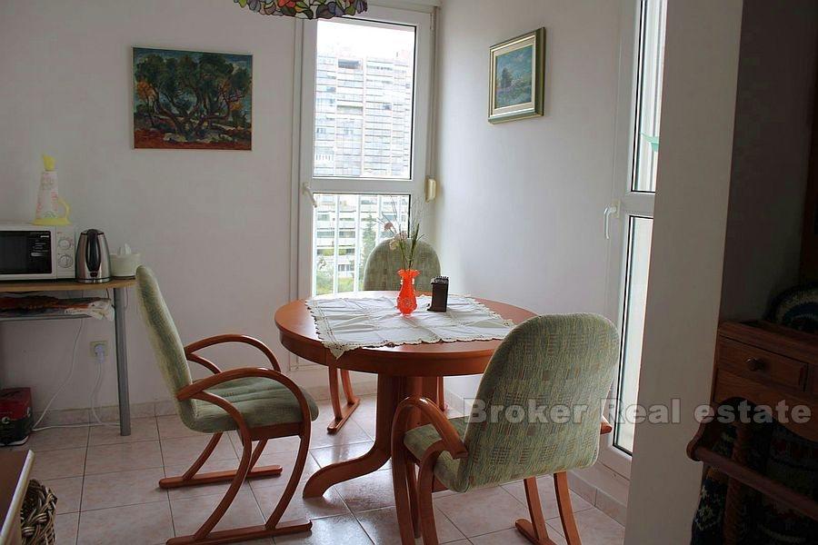 Сплит, Трстеник, солнечная квартира с двумя спальнями