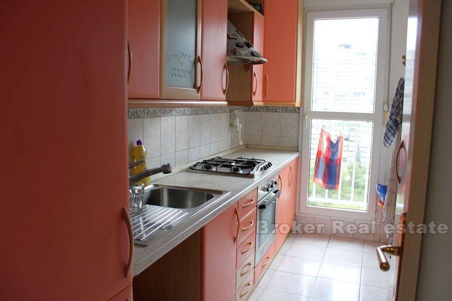 Сплит, Трстеник, солнечная квартира с двумя спальнями